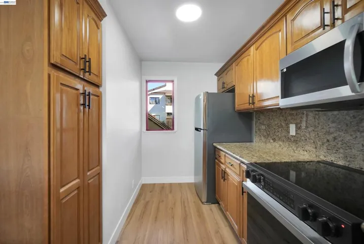 27949 Thornton Ct 1b, Hayward, California 94544