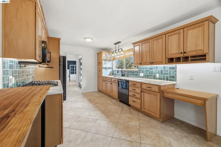 739 Bellarmine Dr, Salinas, California 93901
