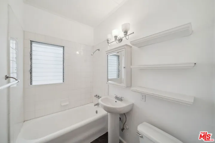 140 S Elm Drive 1, Beverly Hills, California 90212