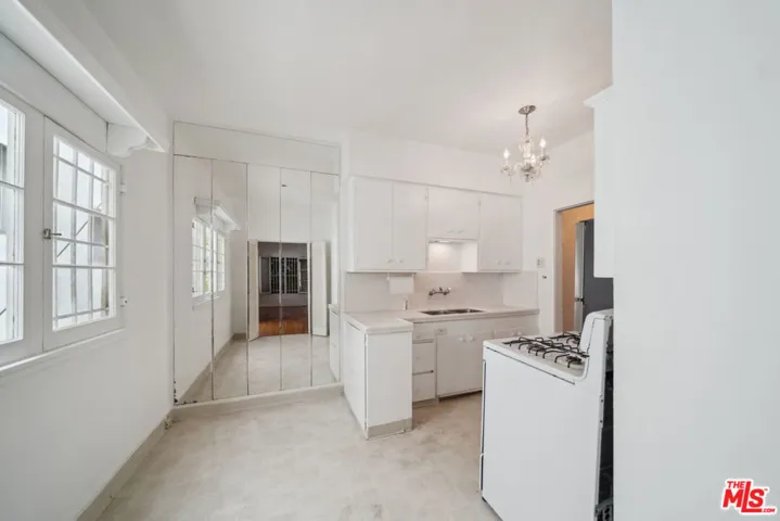140 S Elm Drive 1, Beverly Hills, California 90212