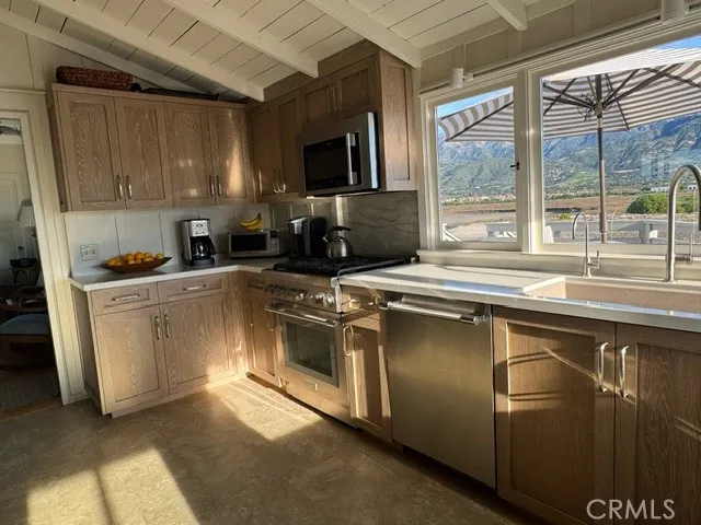539 Sand Point, Carpinteria, California 93013
