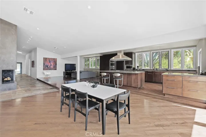 2420 Bowmont Drive, Beverly Hills, California 90210