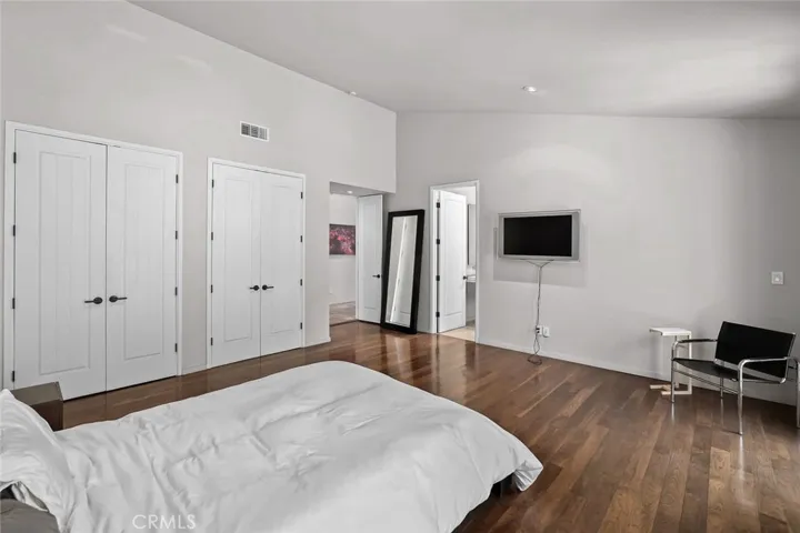 2420 Bowmont Drive, Beverly Hills, California 90210