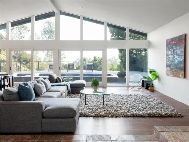 2420 Bowmont Drive, Beverly Hills, California 90210