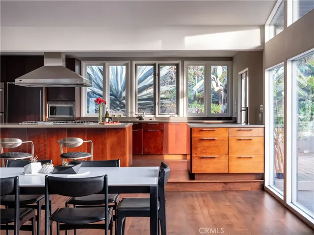 2420 Bowmont Drive, Beverly Hills, California 90210