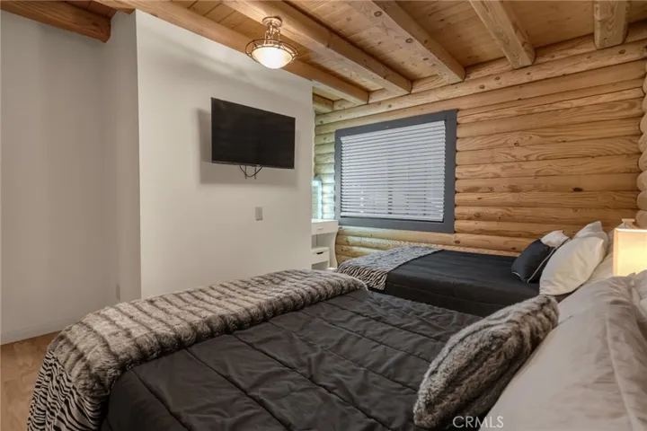 21775 Vista Road, Cedarpines Park, California 92322