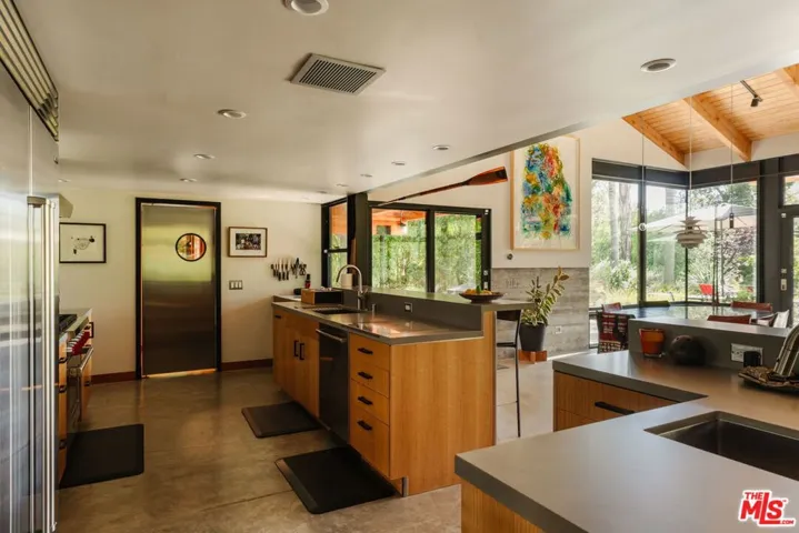 20605 Cheney Drive, Topanga, California 90290