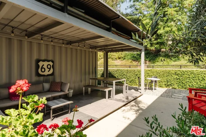 20605 Cheney Drive, Topanga, California 90290