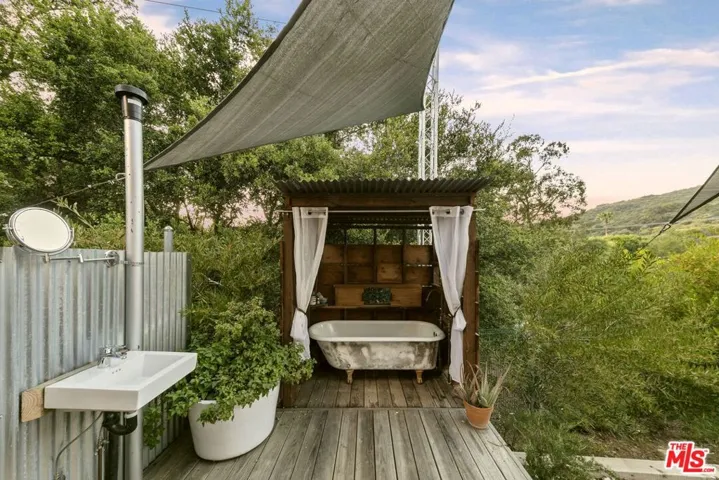 20605 Cheney Drive, Topanga, California 90290