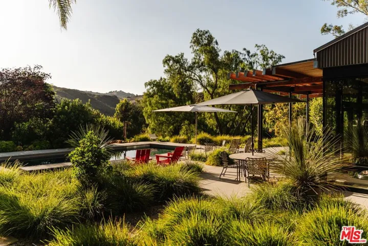 20605 Cheney Drive, Topanga, California 90290