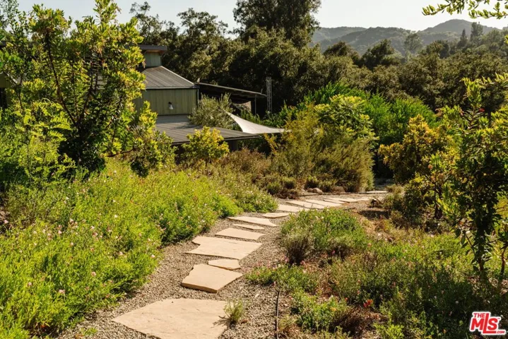 20605 Cheney Drive, Topanga, California 90290
