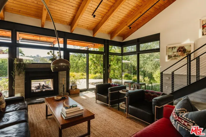 20605 Cheney Drive, Topanga, California 90290