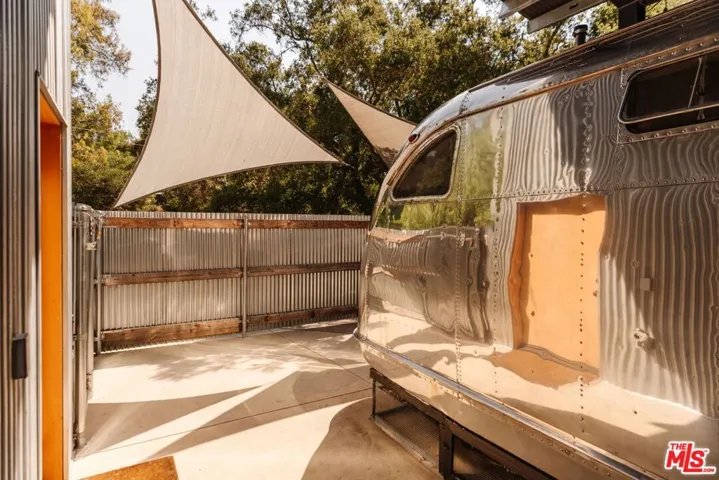 20605 Cheney Drive, Topanga, California 90290
