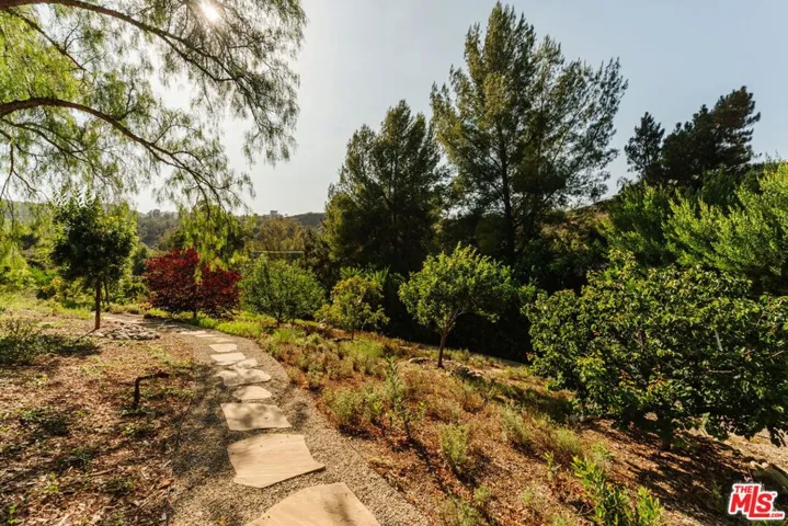 20605 Cheney Drive, Topanga, California 90290