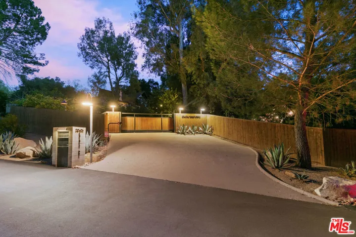 20605 Cheney Drive, Topanga, California 90290