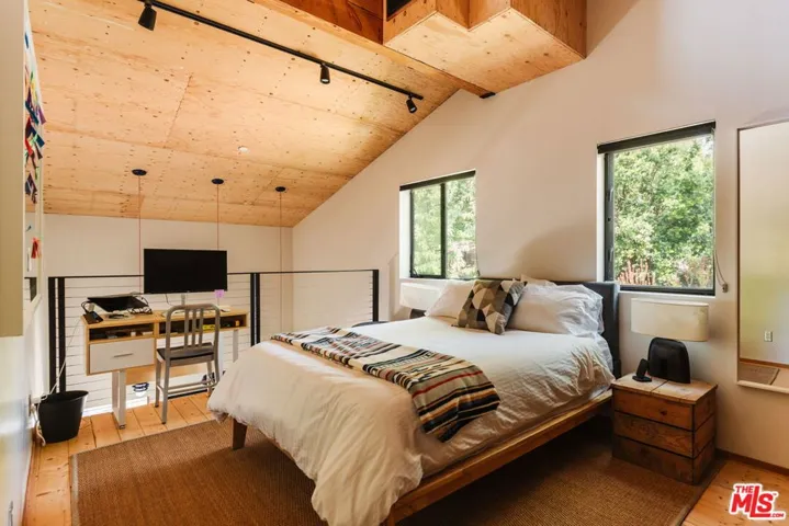 20605 Cheney Drive, Topanga, California 90290