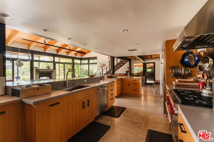 20605 Cheney Drive, Topanga, California 90290