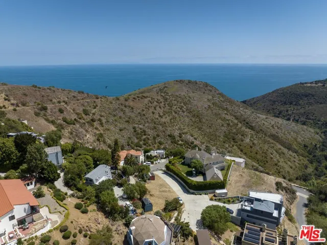 3006 Sequit Drive, Malibu, California 90265