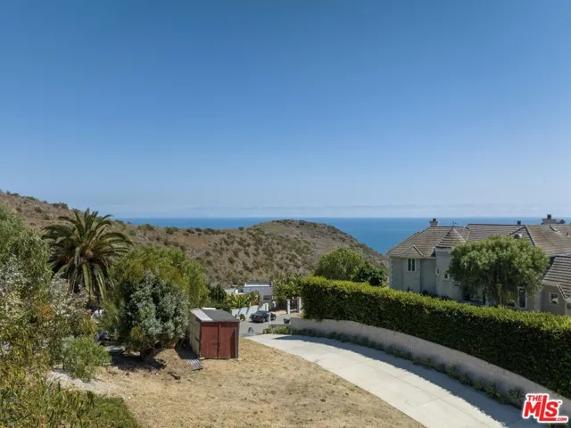 3006 Sequit Drive, Malibu, California 90265