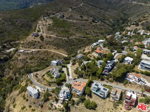 3006 Sequit Drive, Malibu, California 90265