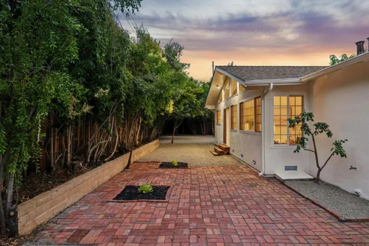 852 Ross Court, Palo Alto, California 94303
