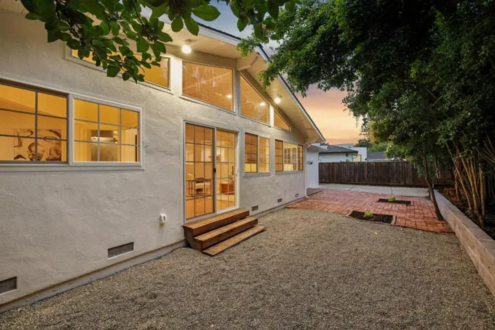852 Ross Court, Palo Alto, California 94303