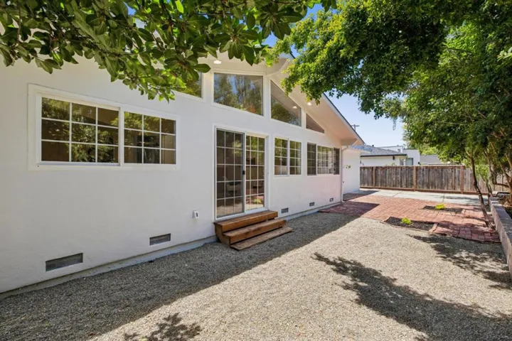 852 Ross Court, Palo Alto, California 94303