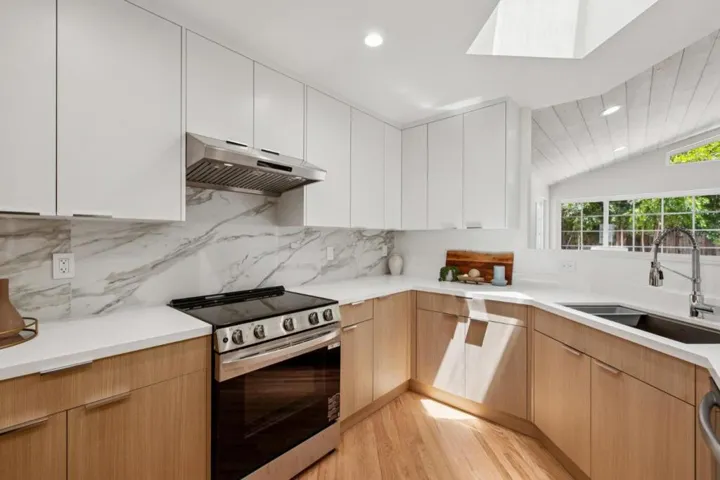 852 Ross Court, Palo Alto, California 94303
