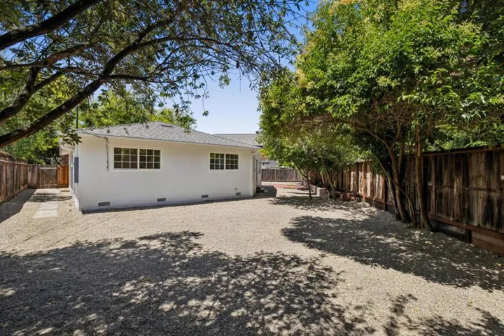 852 Ross Court, Palo Alto, California 94303