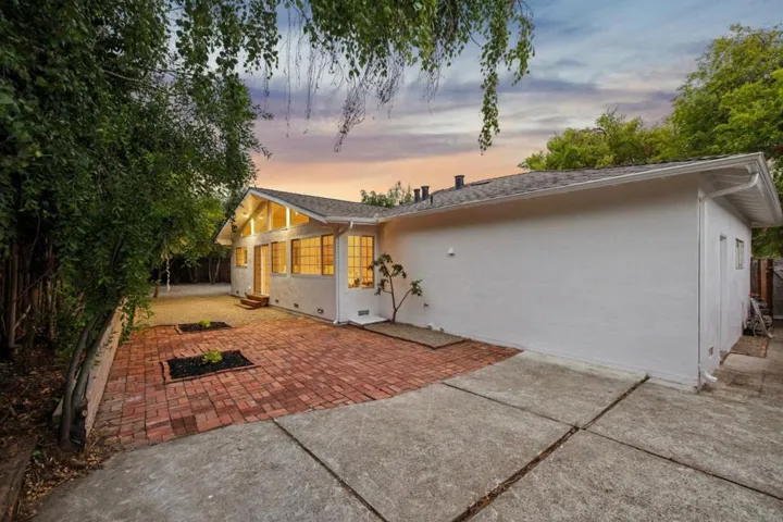 852 Ross Court, Palo Alto, California 94303