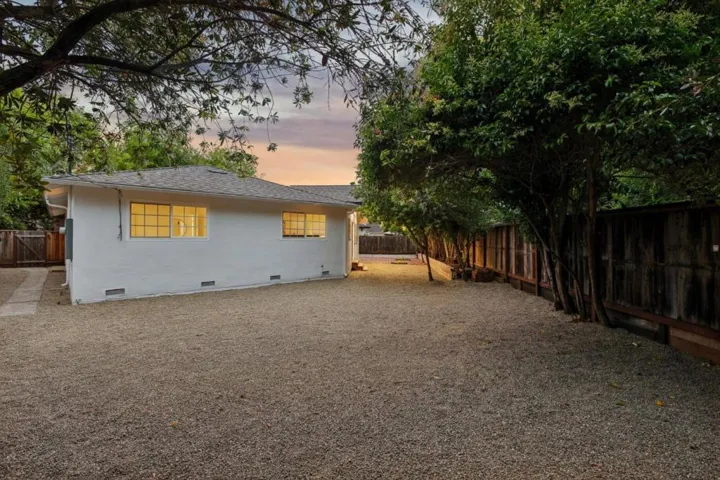 852 Ross Court, Palo Alto, California 94303