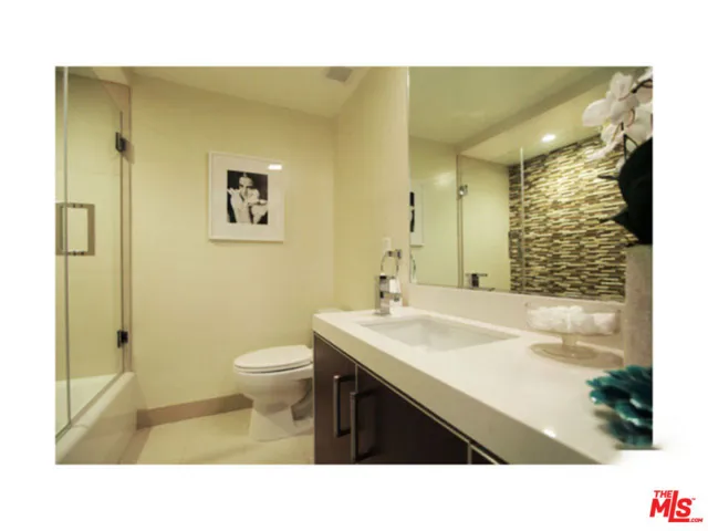 11657 Chenault Street 105, Los Angeles, California 90049