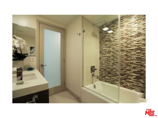 11657 Chenault Street 105, Los Angeles, California 90049