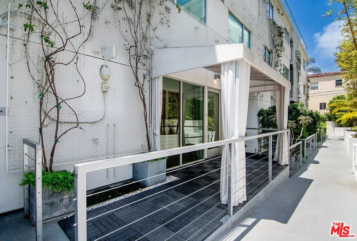 1345 N Havenhurst Drive 4, West Hollywood, California 90046