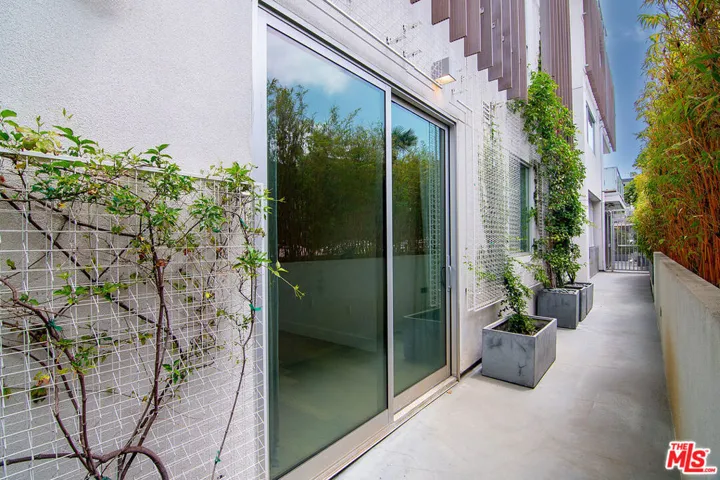 1345 N Havenhurst Drive 4, West Hollywood, California 90046