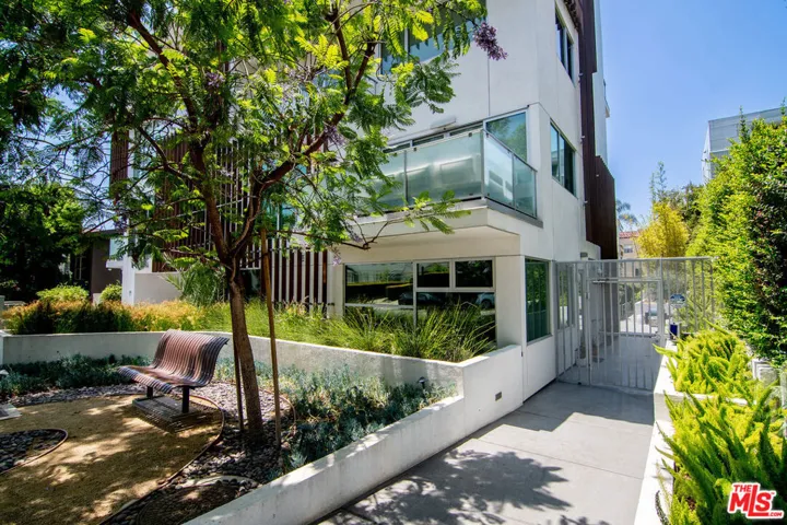 1345 N Havenhurst Drive 4, West Hollywood, California 90046