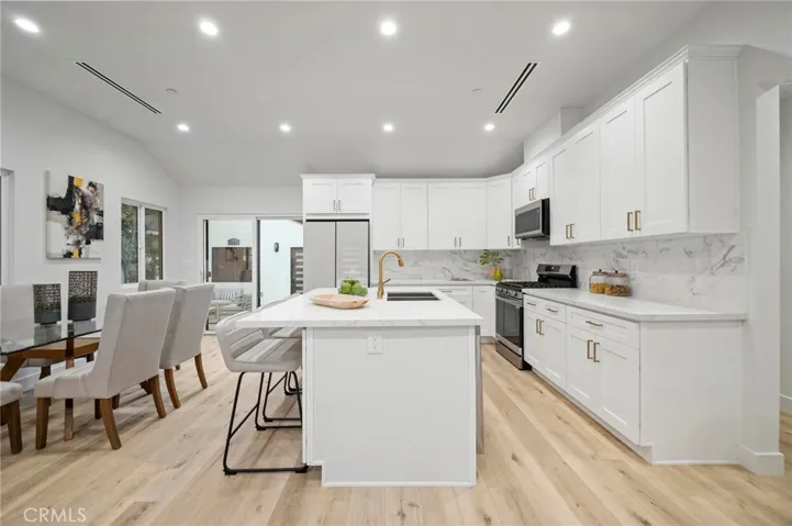 5865 Tobias Avenue, Sherman Oaks, California 91411