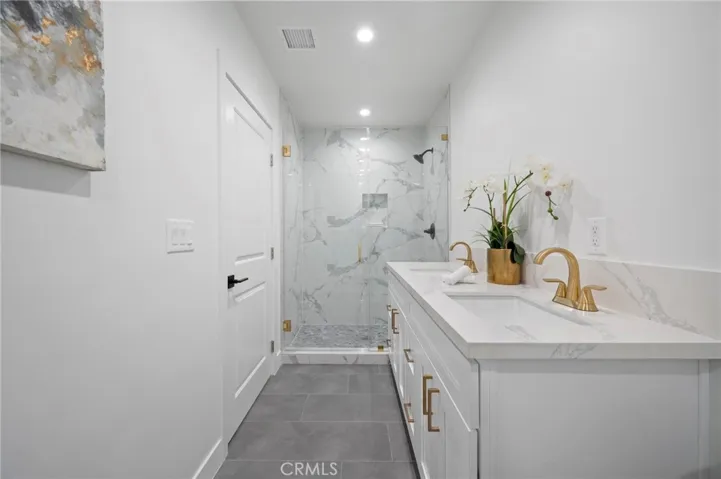 5865 Tobias Avenue, Sherman Oaks, California 91411