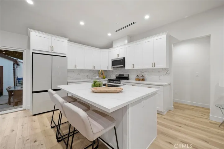 5865 Tobias Avenue, Sherman Oaks, California 91411