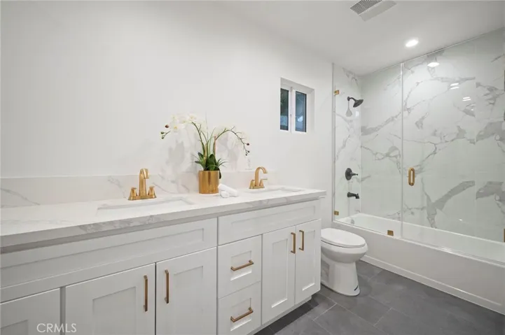 5865 Tobias Avenue, Sherman Oaks, California 91411
