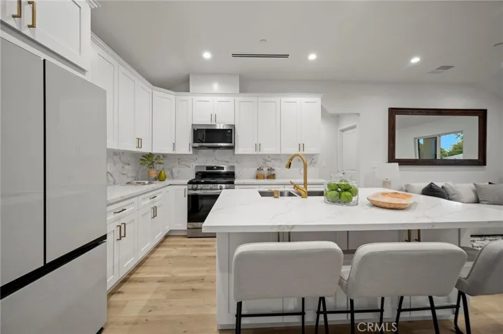 5865 Tobias Avenue, Sherman Oaks, California 91411