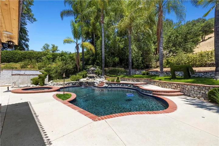 3728 Park Colony Court, Agoura Hills, California 91301