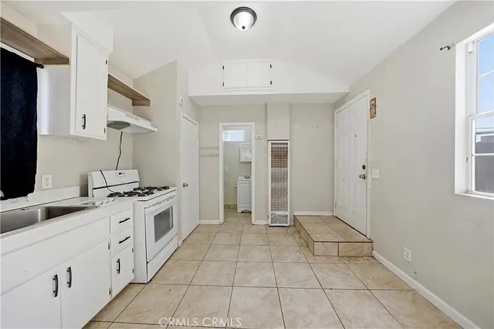 15548 8th, Victorville, California 92395
