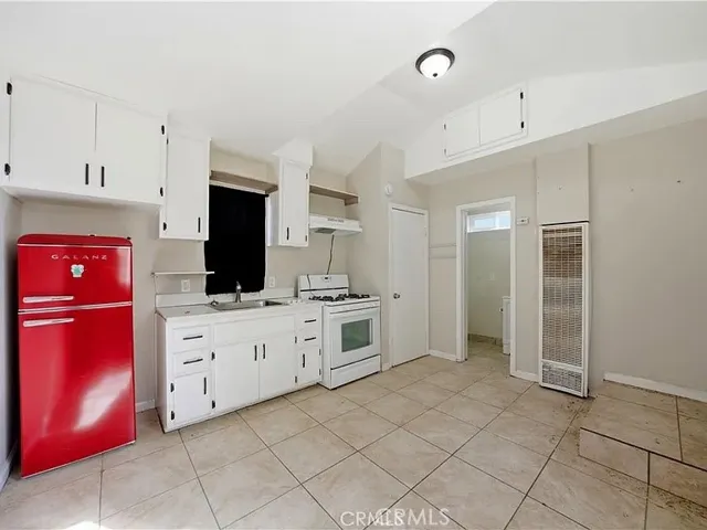 15548 8th, Victorville, California 92395