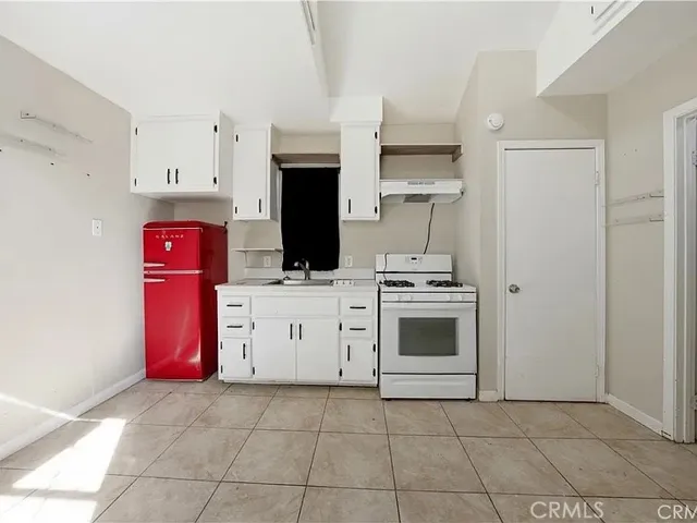 15548 8th, Victorville, California 92395