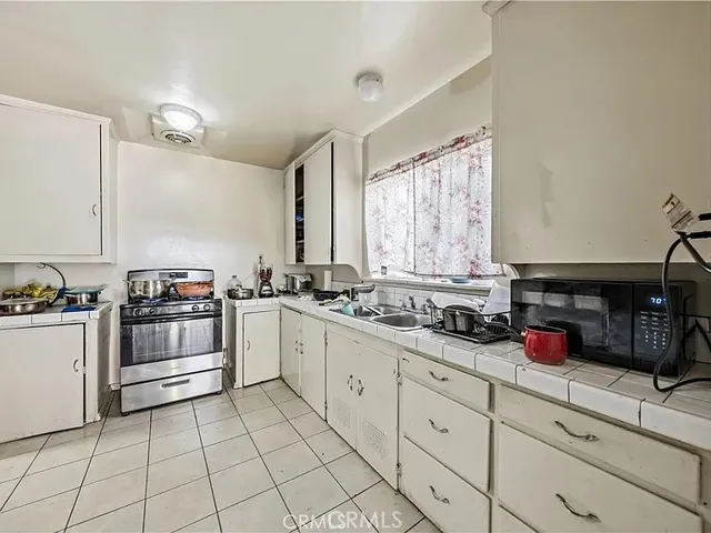 15548 8th, Victorville, California 92395