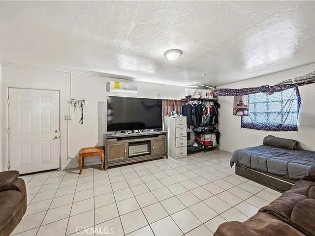 15548 8th, Victorville, California 92395