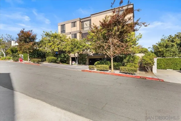2928 Lawrence, San Diego, California 92106