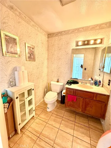 Another view of the powder room