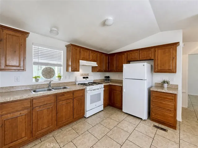 12995 6th 3, Yucaipa, California 92399